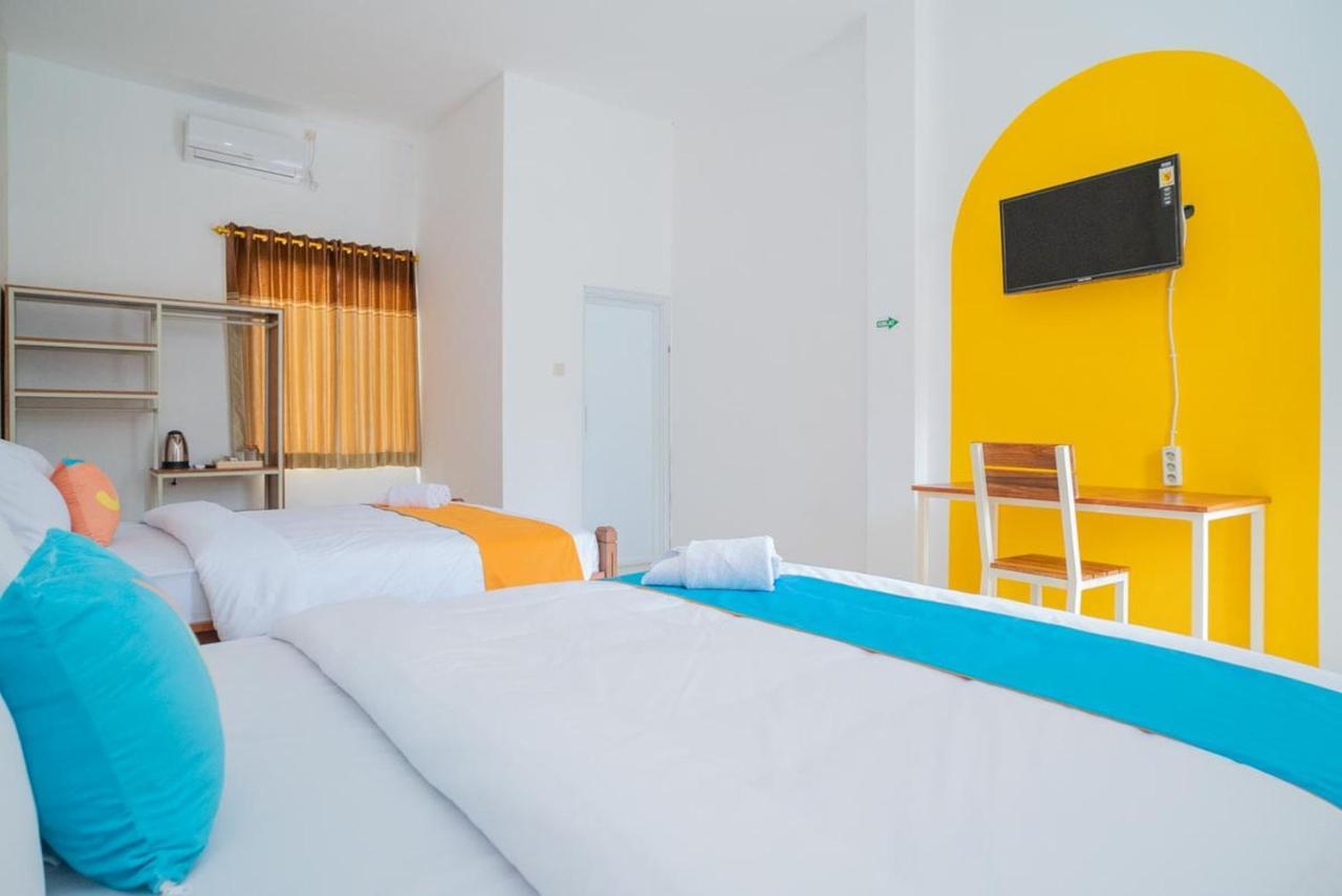 Sans Hotel Queen Batu Sumber Brantas Екстер'єр фото