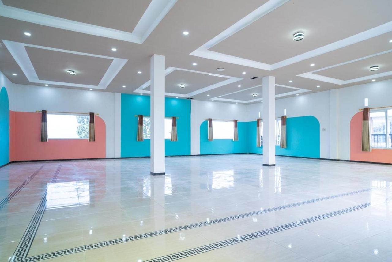 Sans Hotel Queen Batu Sumber Brantas Екстер'єр фото