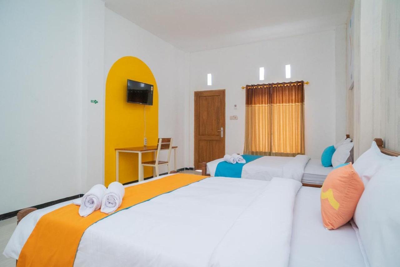 Sans Hotel Queen Batu Sumber Brantas Екстер'єр фото