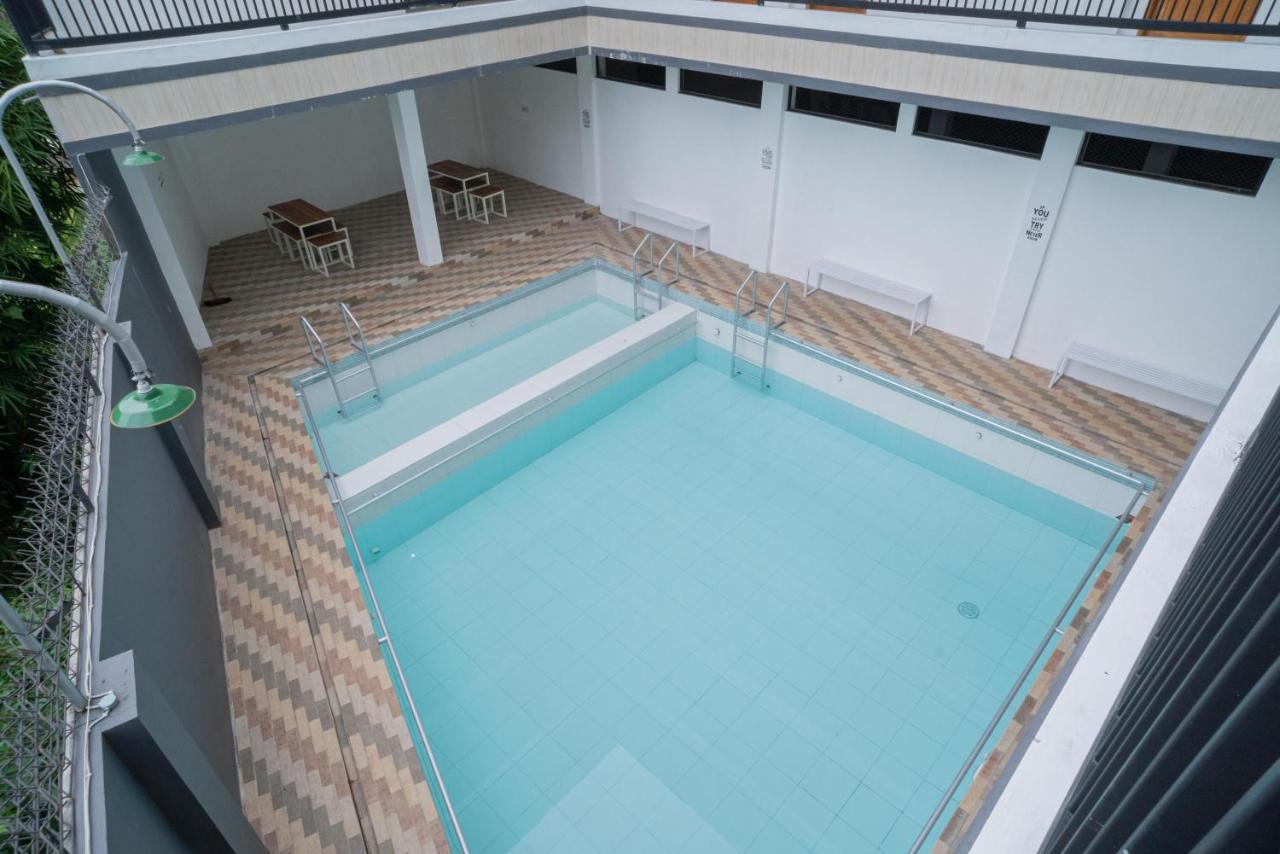 Sans Hotel Queen Batu Sumber Brantas Екстер'єр фото