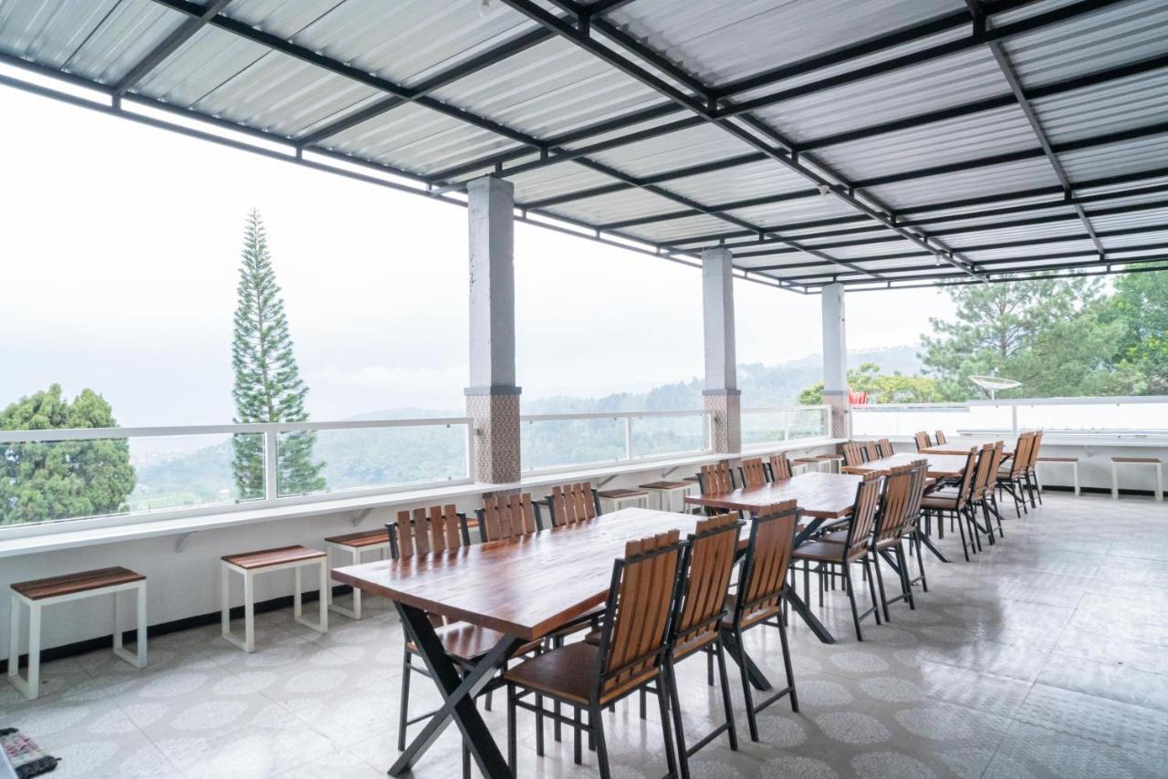 Sans Hotel Queen Batu Sumber Brantas Екстер'єр фото