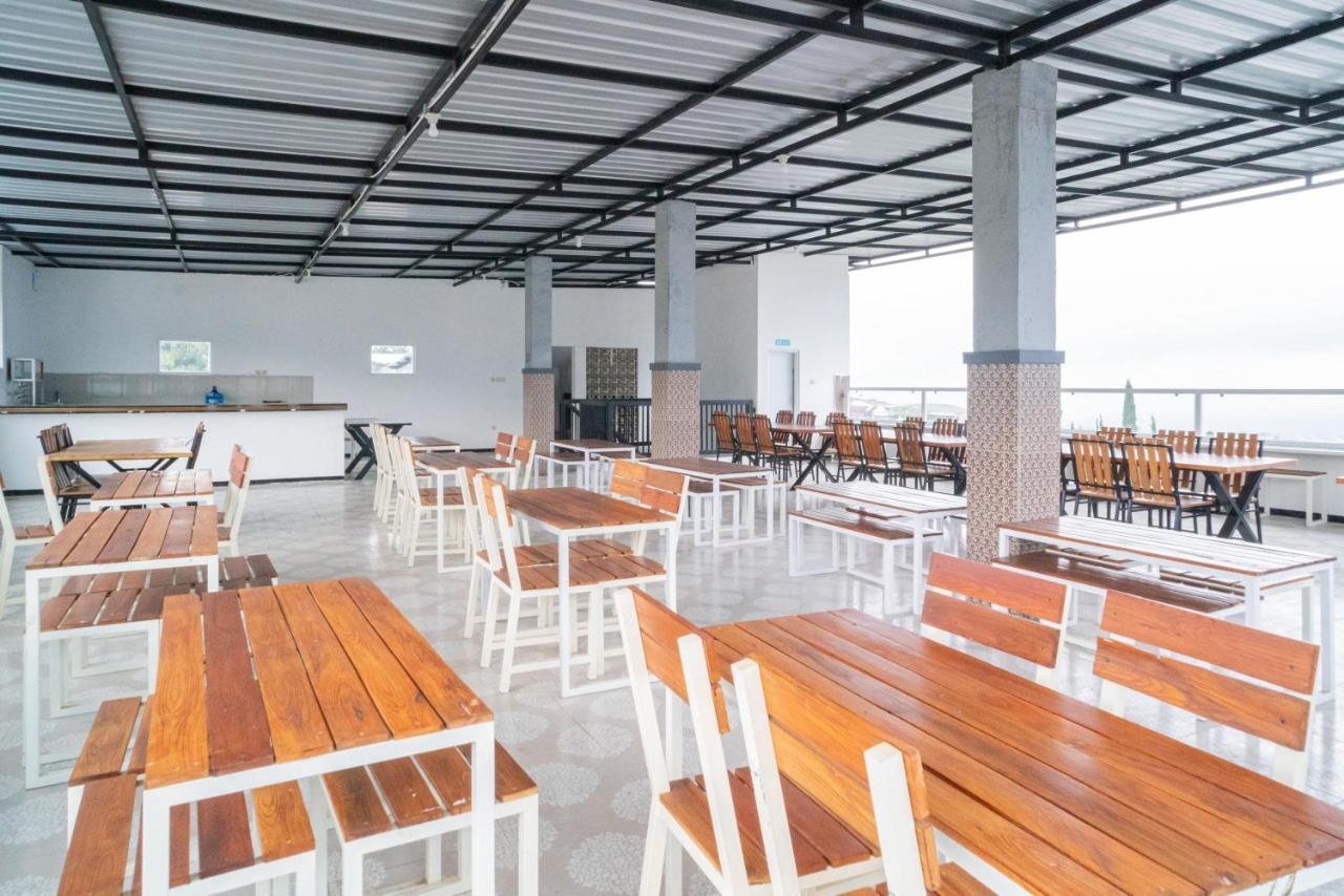 Sans Hotel Queen Batu Sumber Brantas Екстер'єр фото